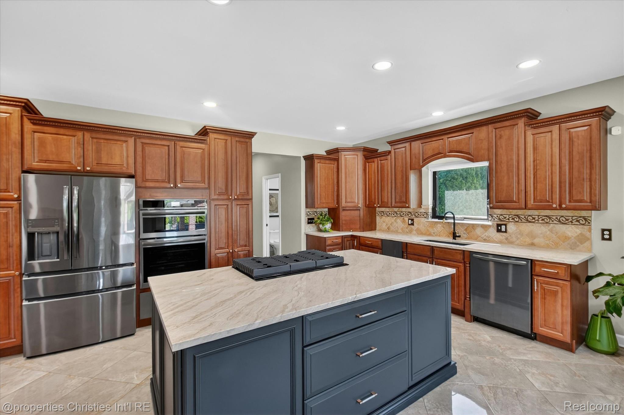 6223 Valleyfield Drive
