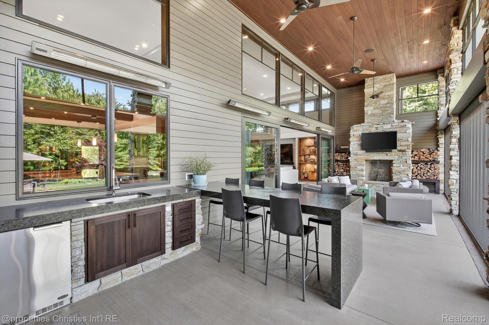 22635 Evergreen Court