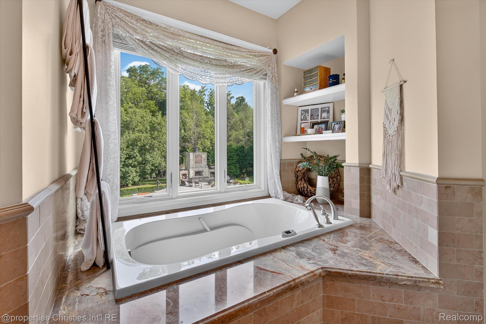 47825 Bellagio DR