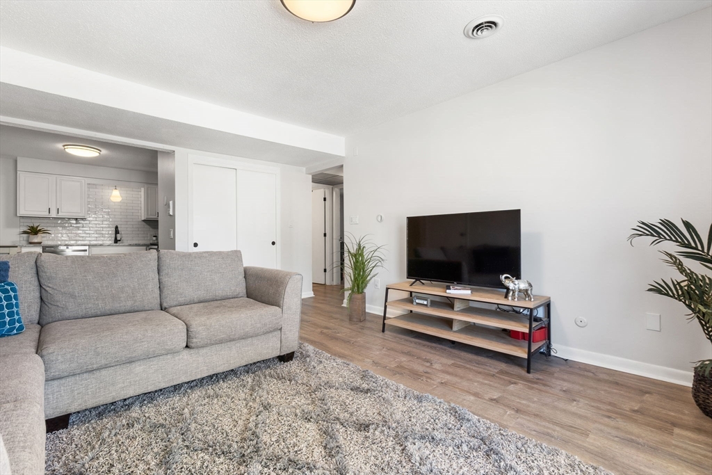 242 Mount Vernon St # 10