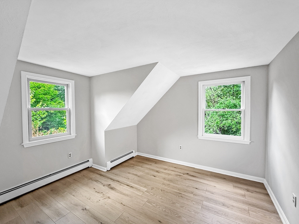 21 Burnside Ln