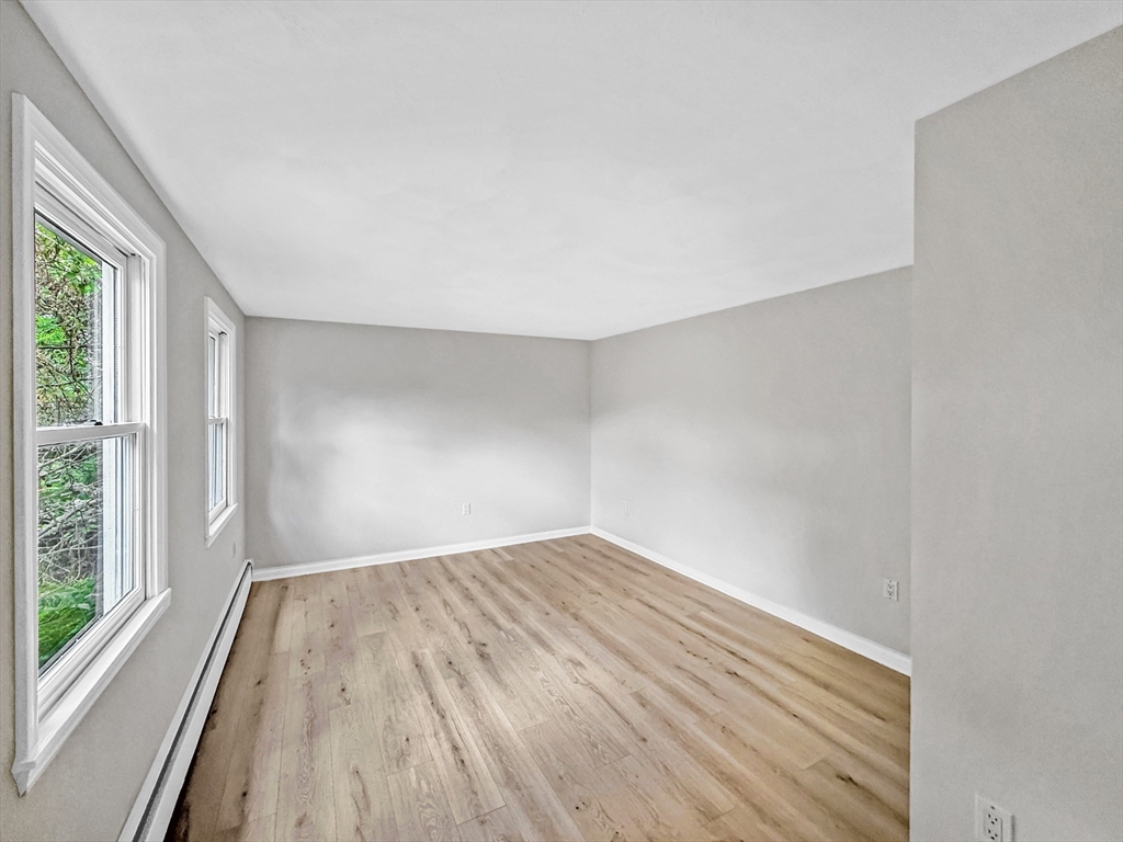 21 Burnside Ln