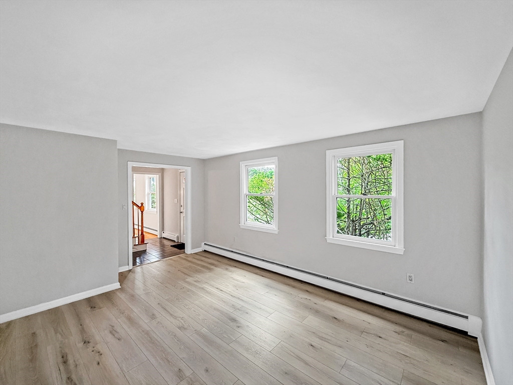 21 Burnside Ln