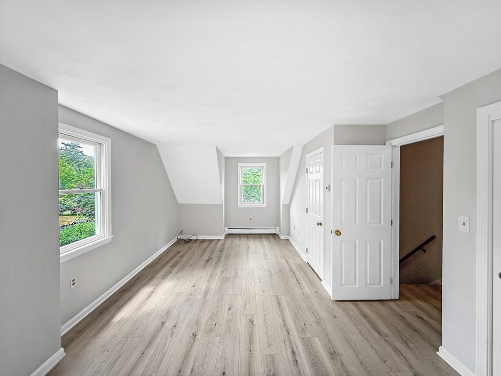 21 Burnside Ln
