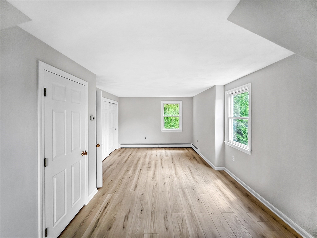 21 Burnside Ln