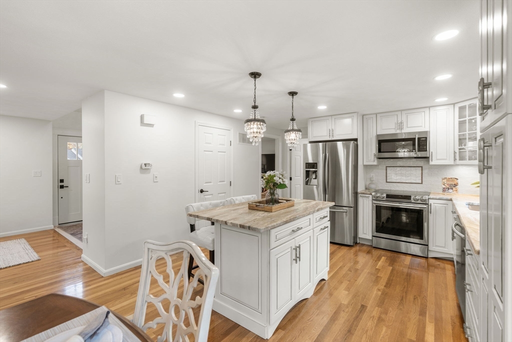 9 Andrews Farm Rd