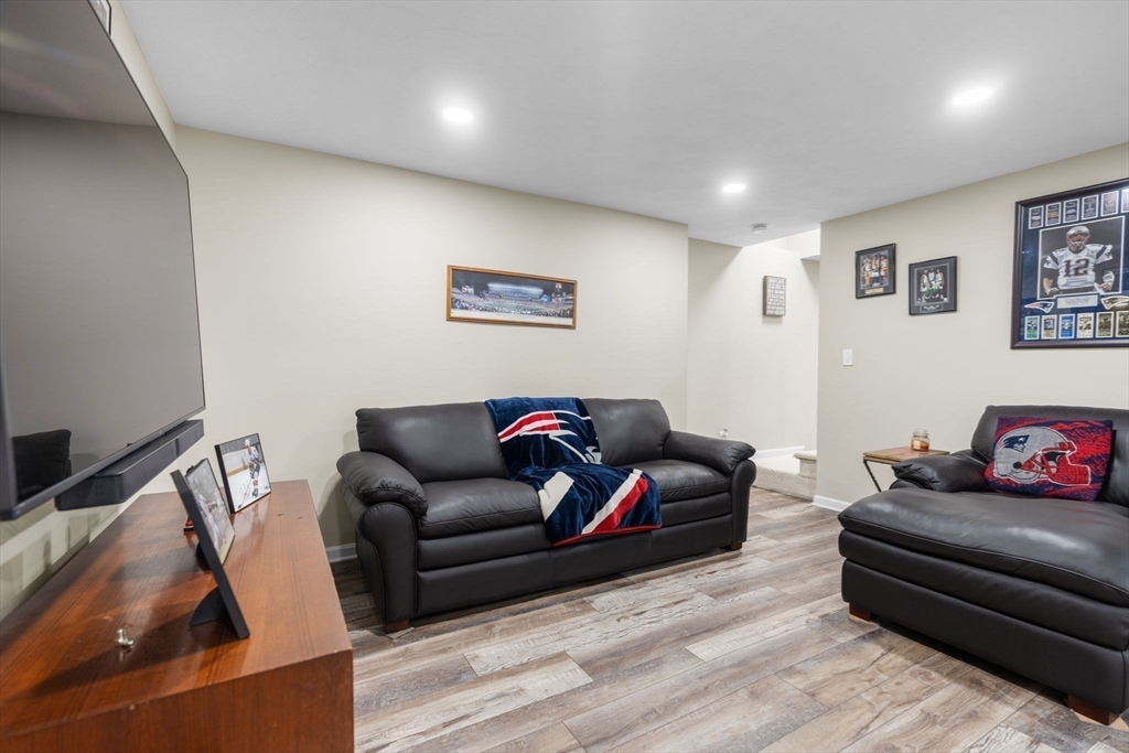 9 Andrews Farm Rd