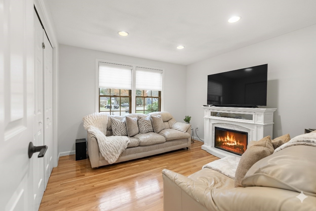 9 Andrews Farm Rd
