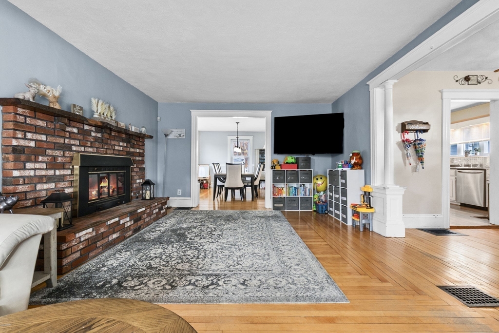 85 Range Ave