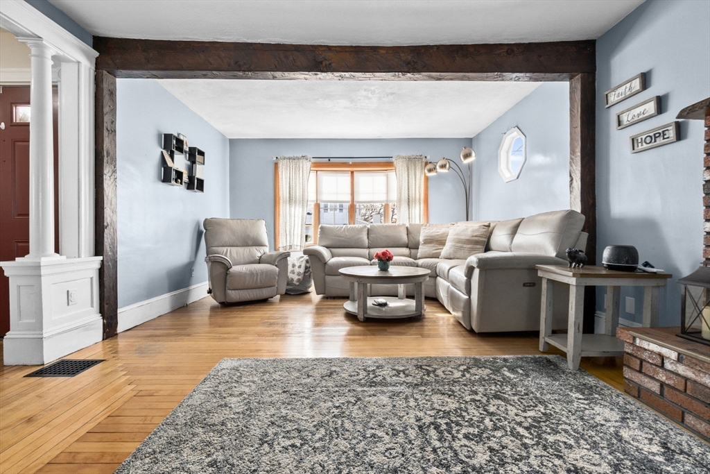 85 Range Ave
