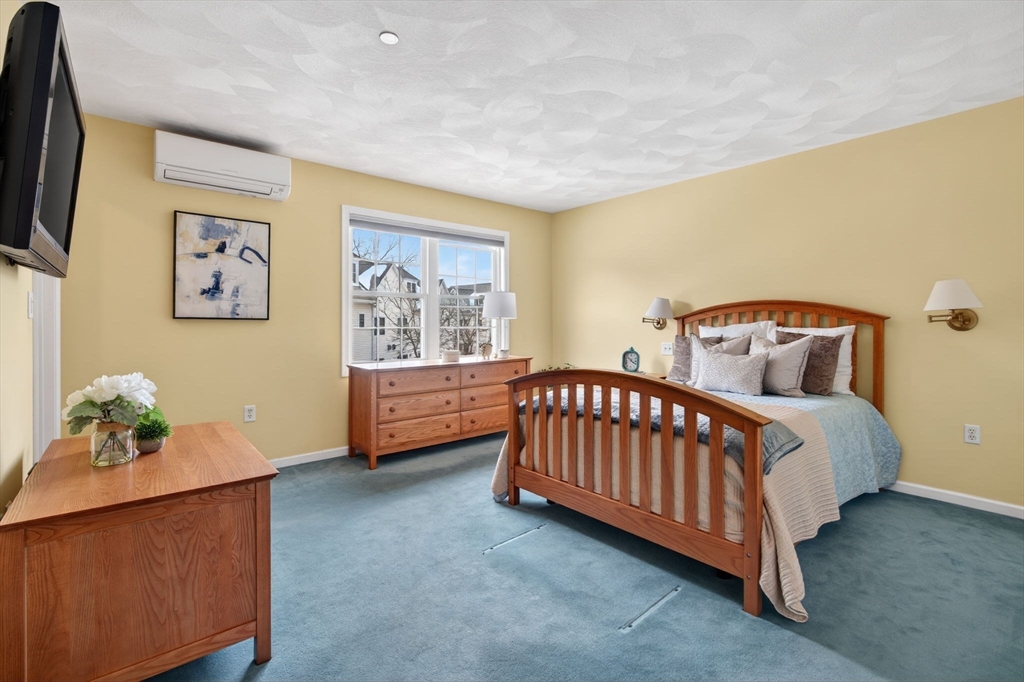 555 Main St # 11