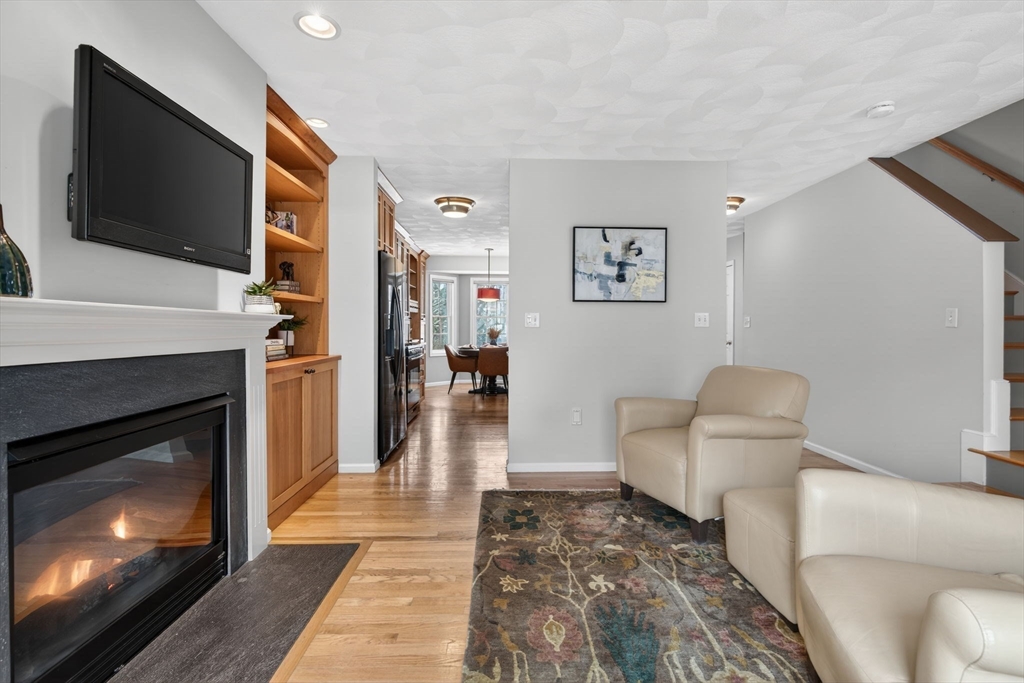 555 Main St # 11