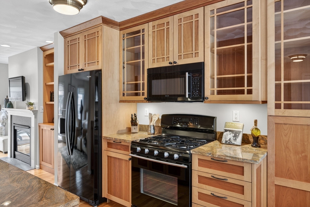 555 Main St # 11