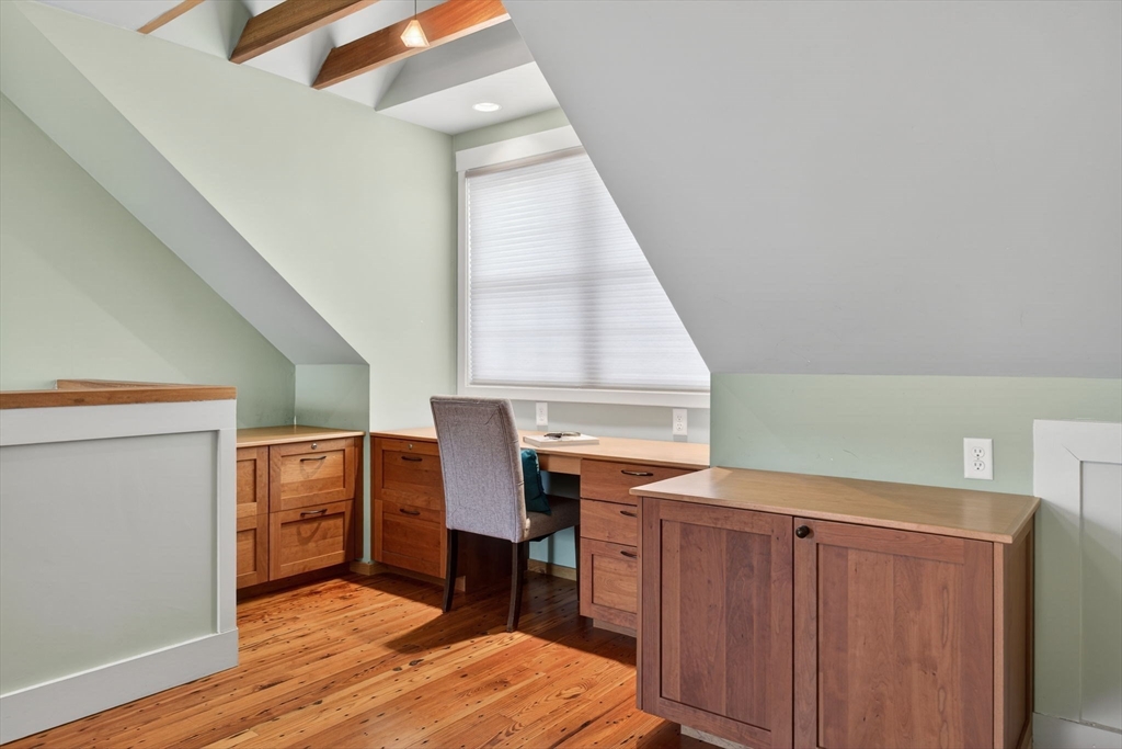 555 Main St # 11