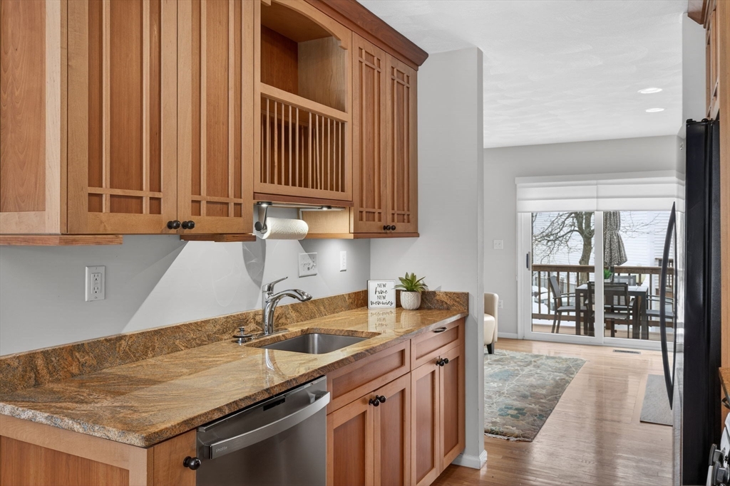 555 Main St # 11