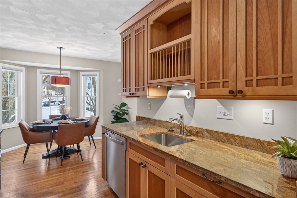 555 Main St # 11