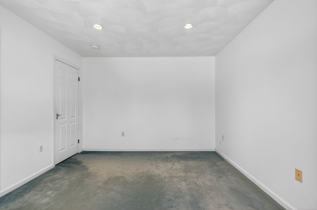 555 Main St # 11