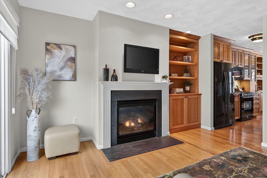 555 Main St # 11