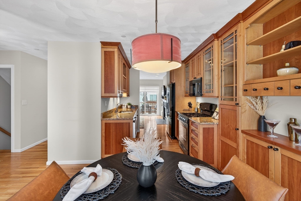 555 Main St # 11