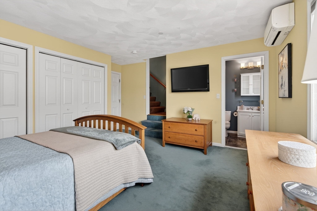 555 Main St # 11