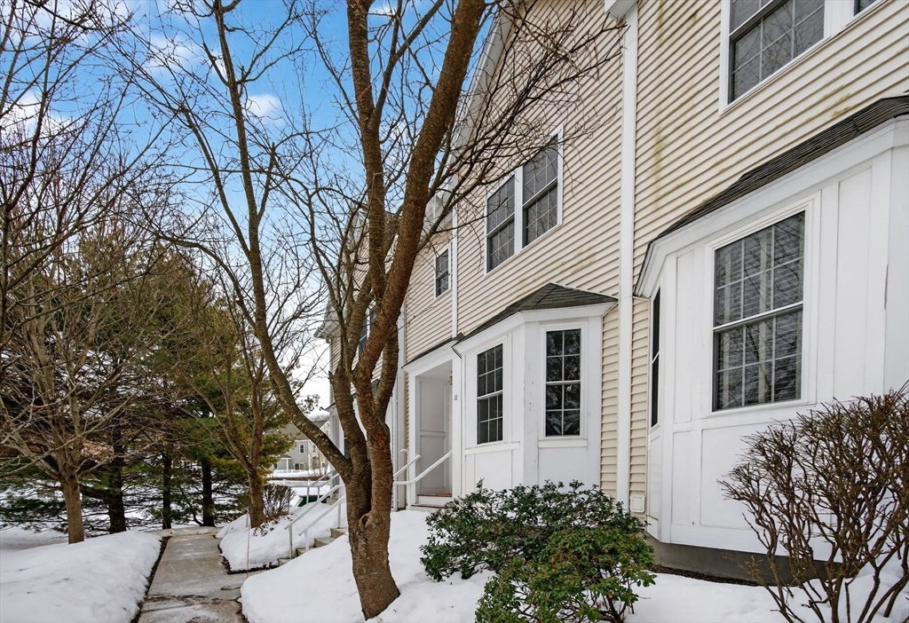 555 Main St # 11