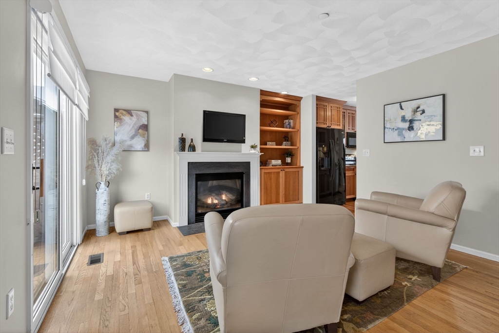 555 Main St # 11