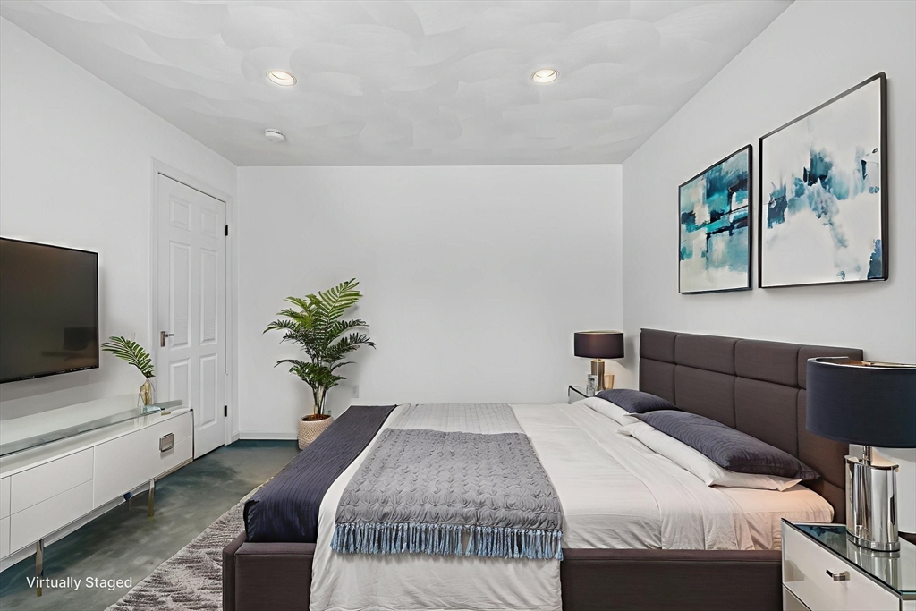 555 Main St # 11