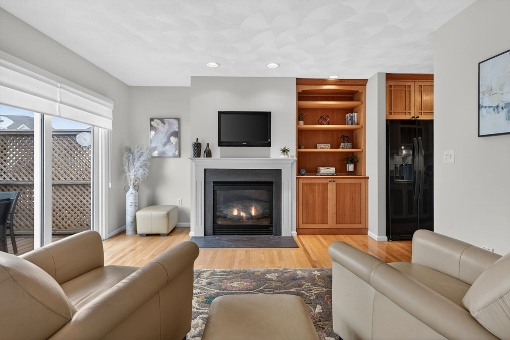 555 Main St # 11