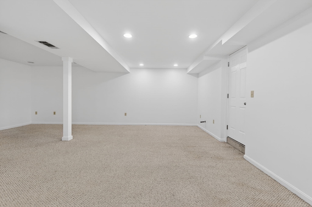 16 Andrews Farm Rd