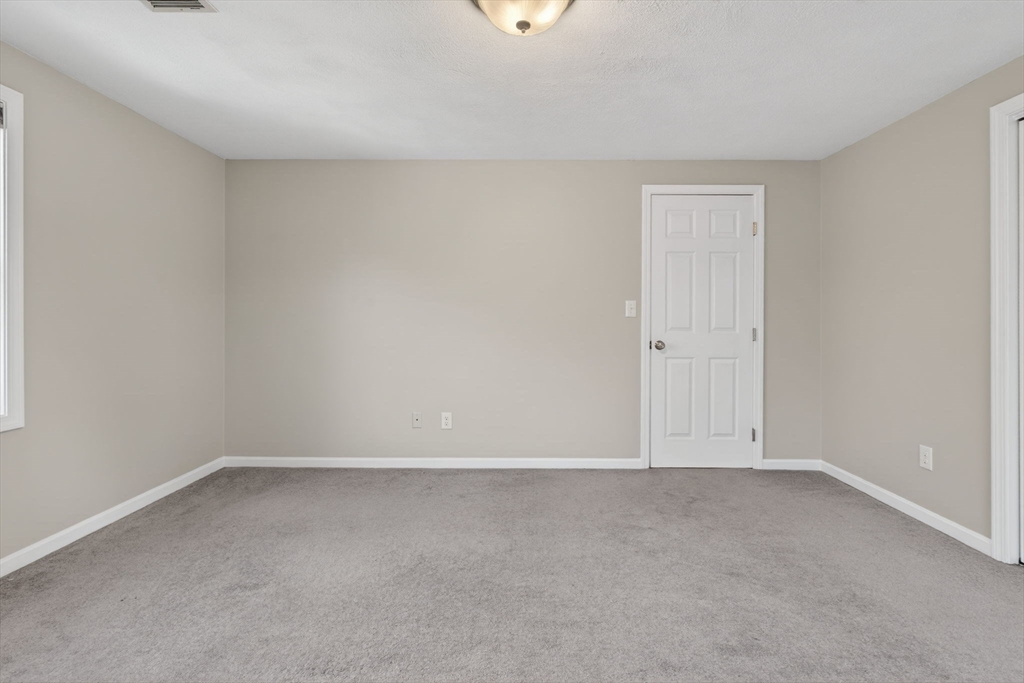 16 Andrews Farm Rd