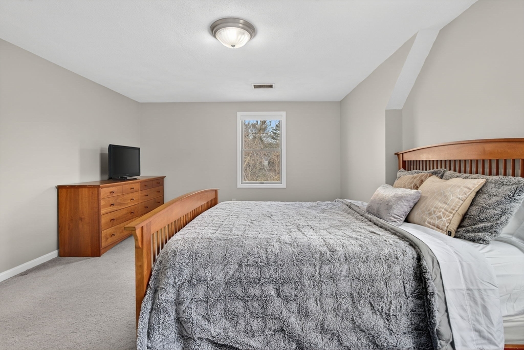16 Andrews Farm Rd