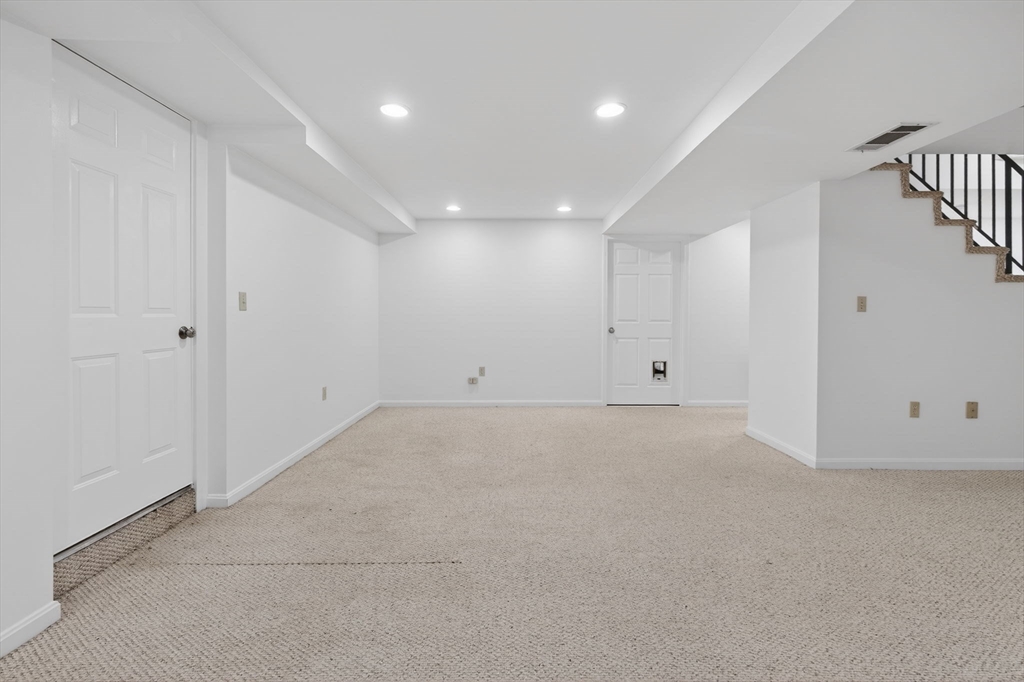 16 Andrews Farm Rd