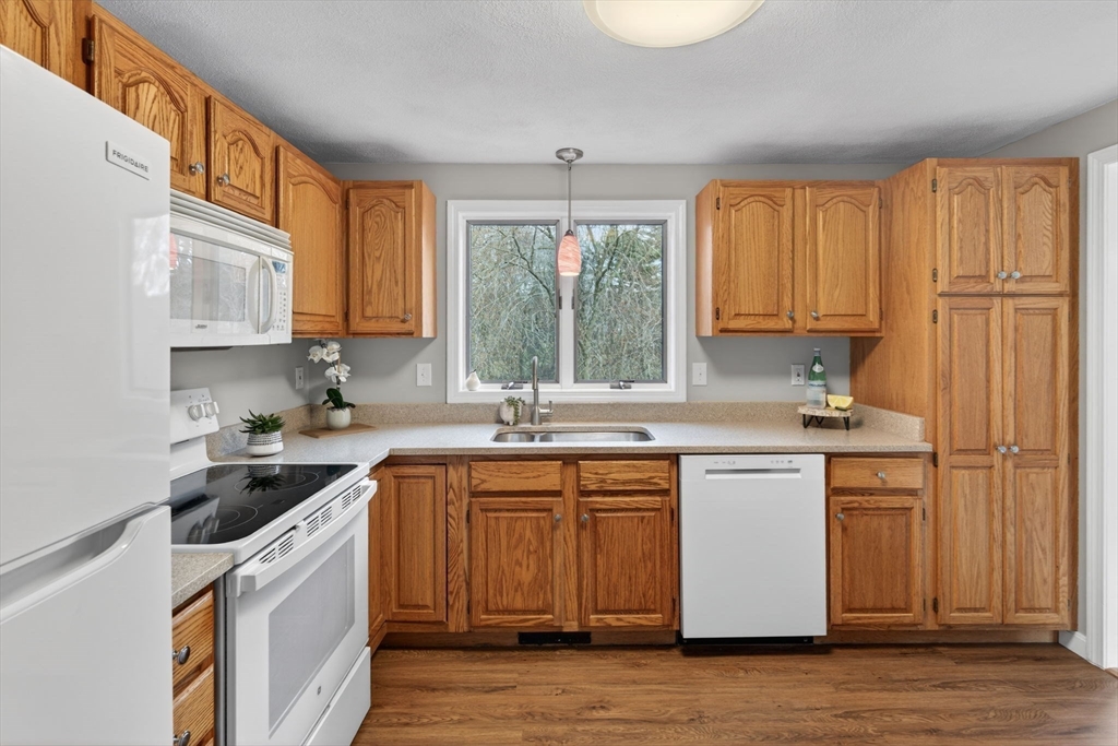 16 Andrews Farm Rd