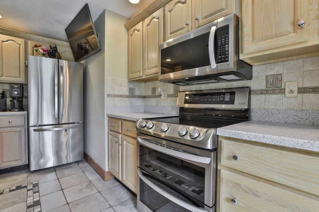 6 Phaneuf St