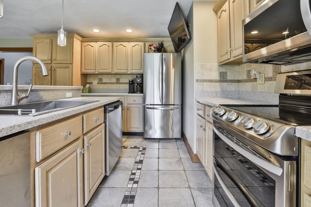 6 Phaneuf St