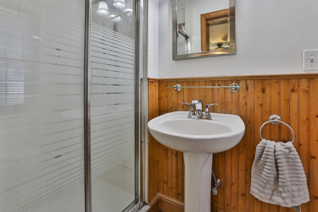 6 Phaneuf St