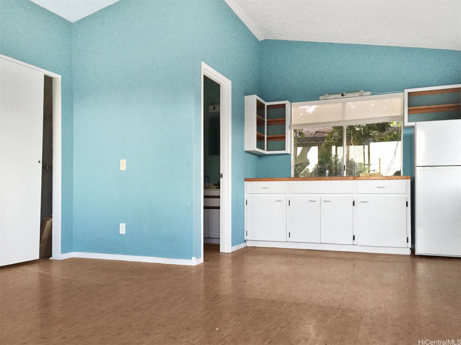 637 Kuaaina Way