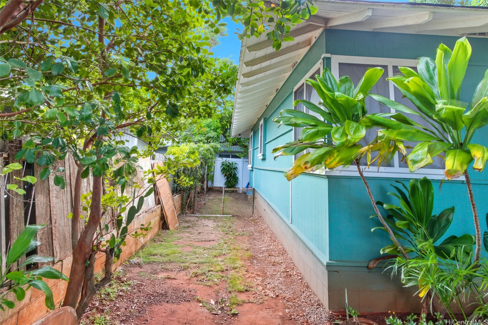 637 Kuaaina Way