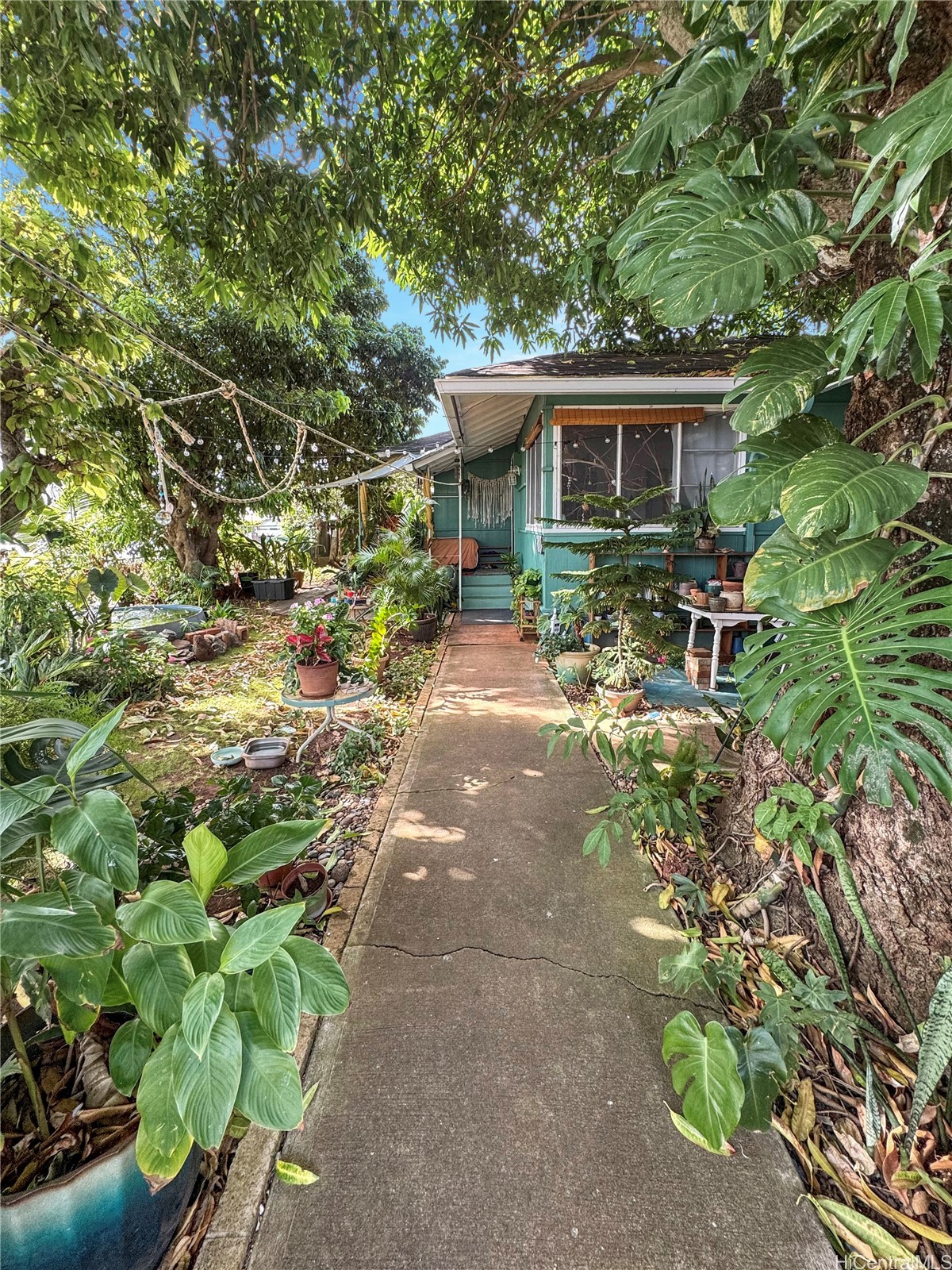 637 Kuaaina Way