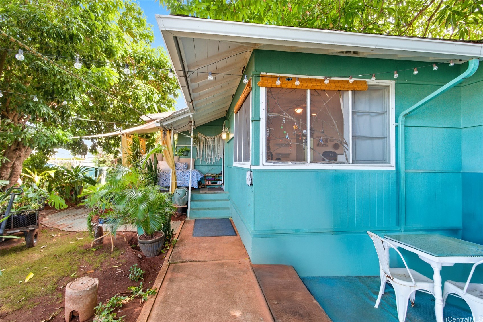 637 Kuaaina Way