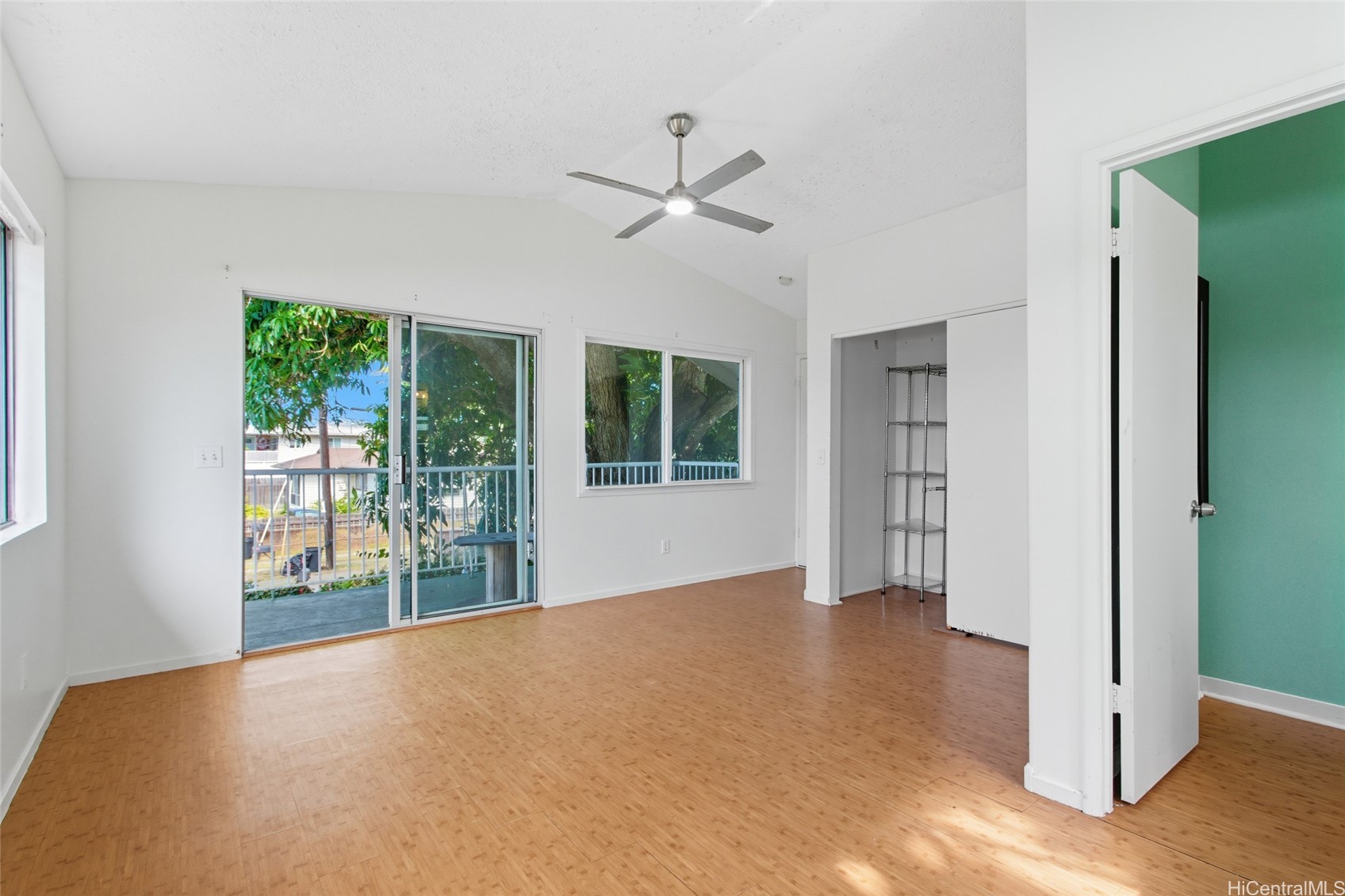 637 Kuaaina Way