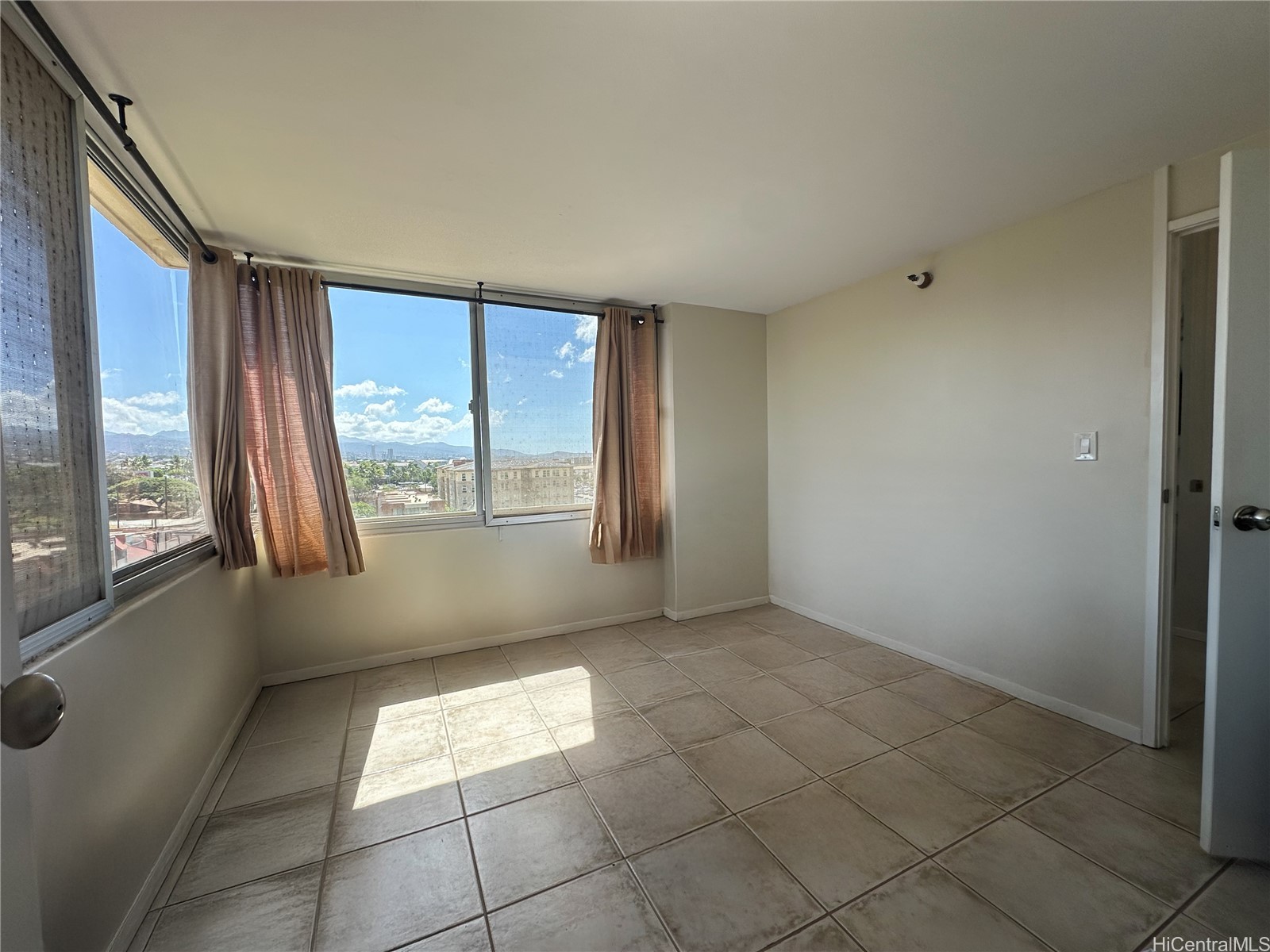 1060 Kamehameha Highway 806B