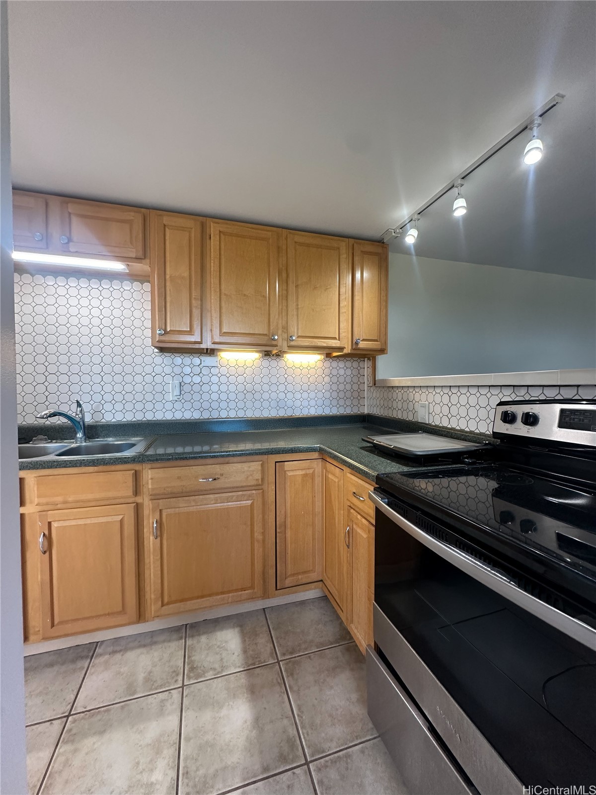 1060 Kamehameha Highway 806B