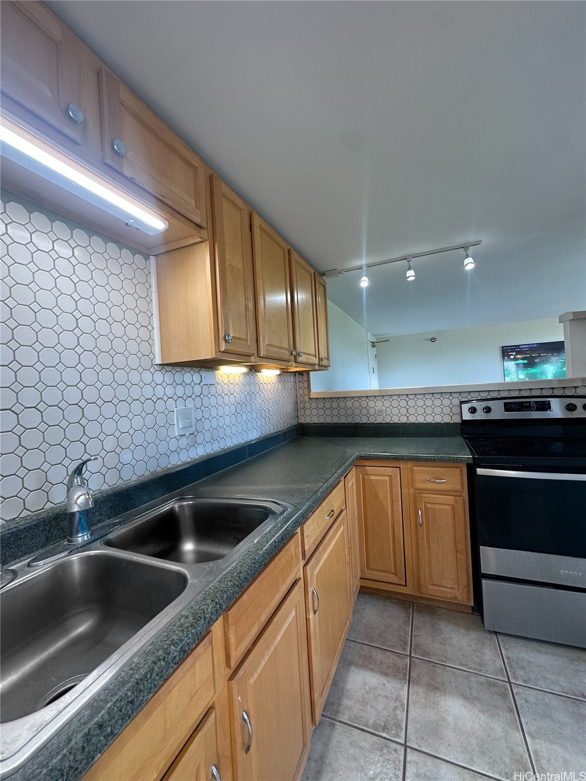 1060 Kamehameha Highway 806B