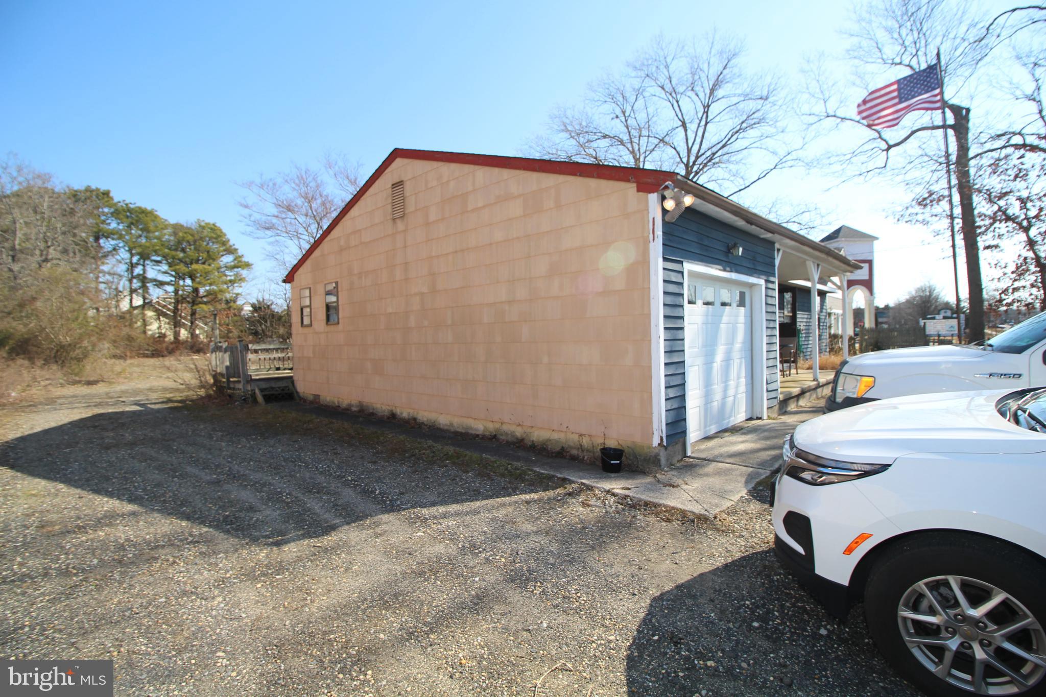 317 E Jimmie Leeds Rd