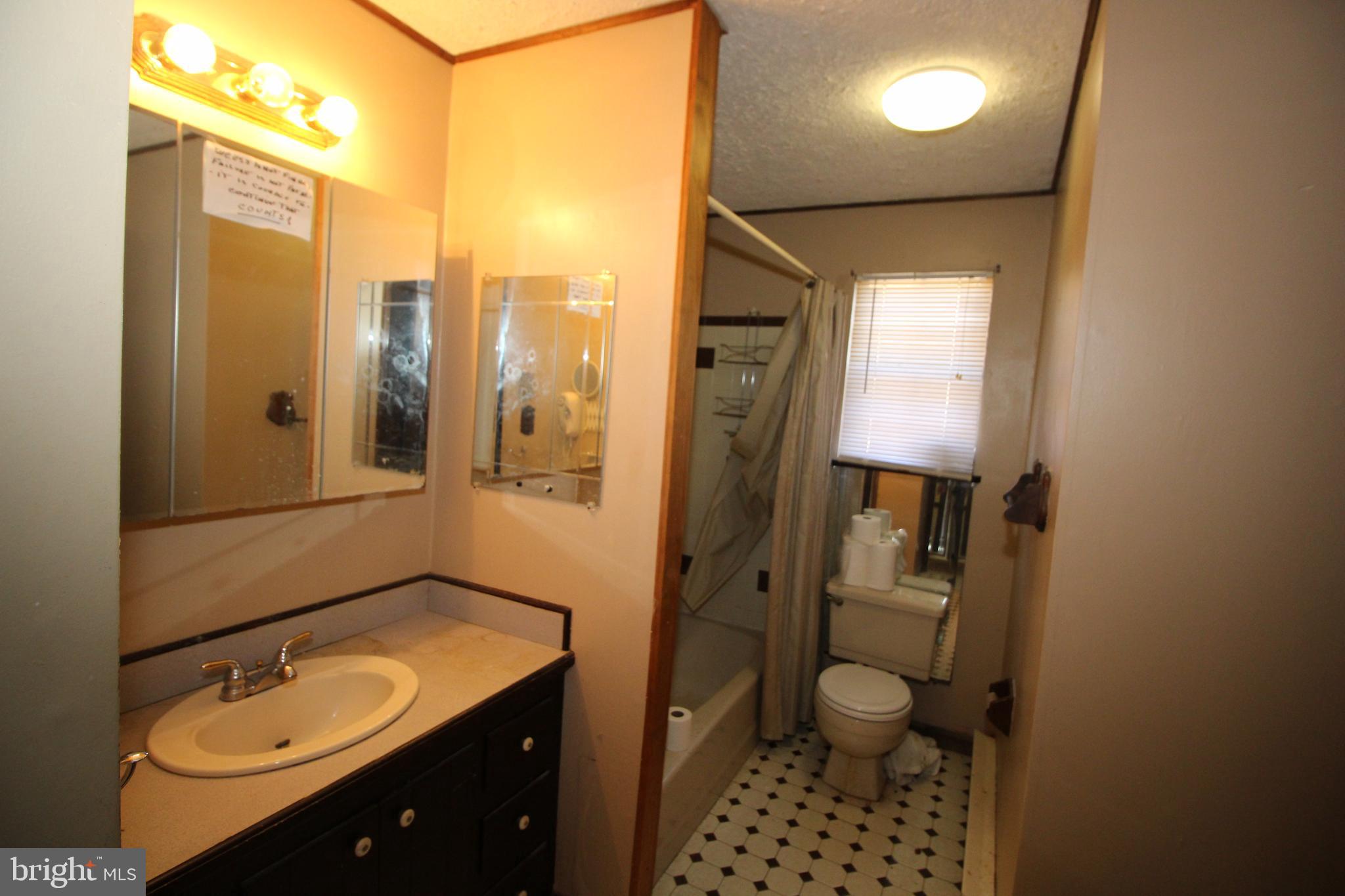 317 E Jimmie Leeds Rd