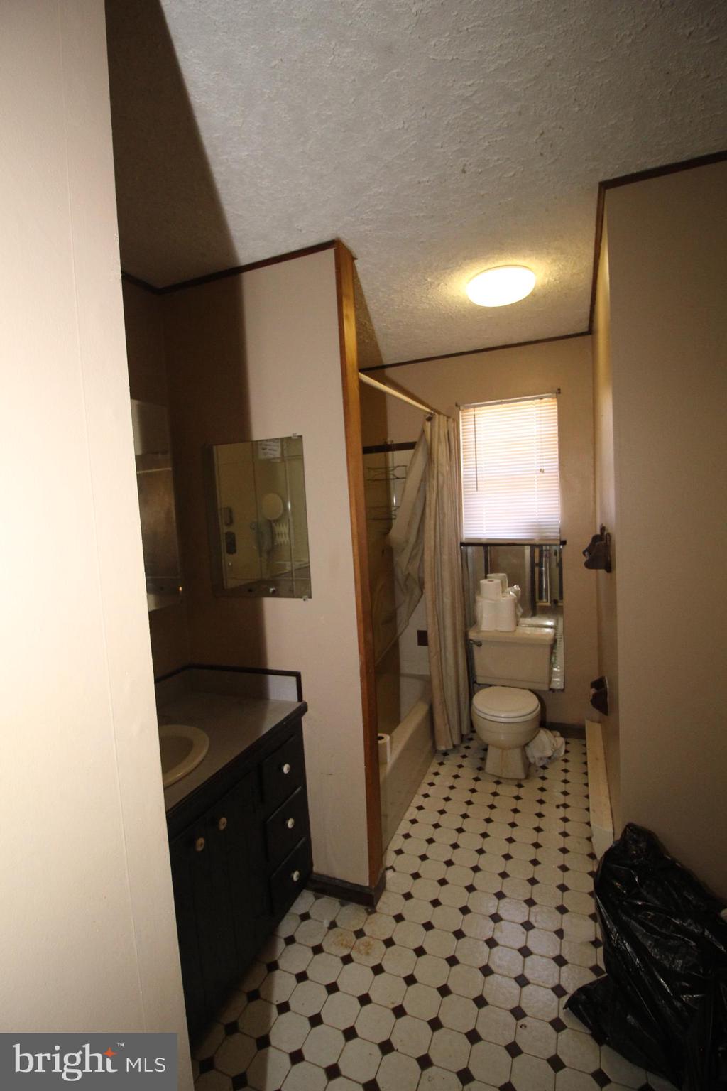 317 E Jimmie Leeds Rd