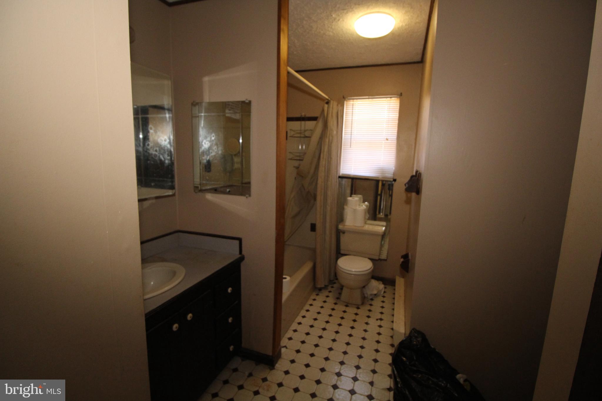 317 E Jimmie Leeds Rd