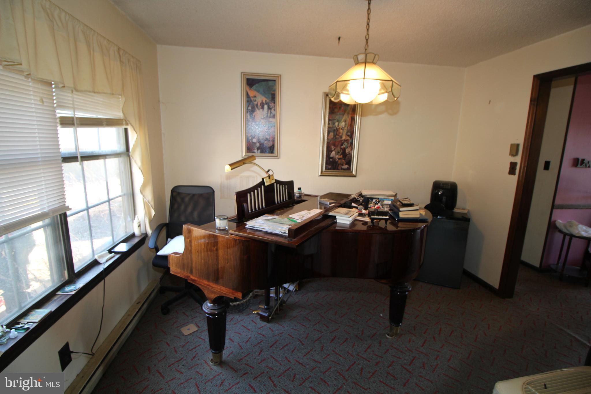 317 E Jimmie Leeds Rd