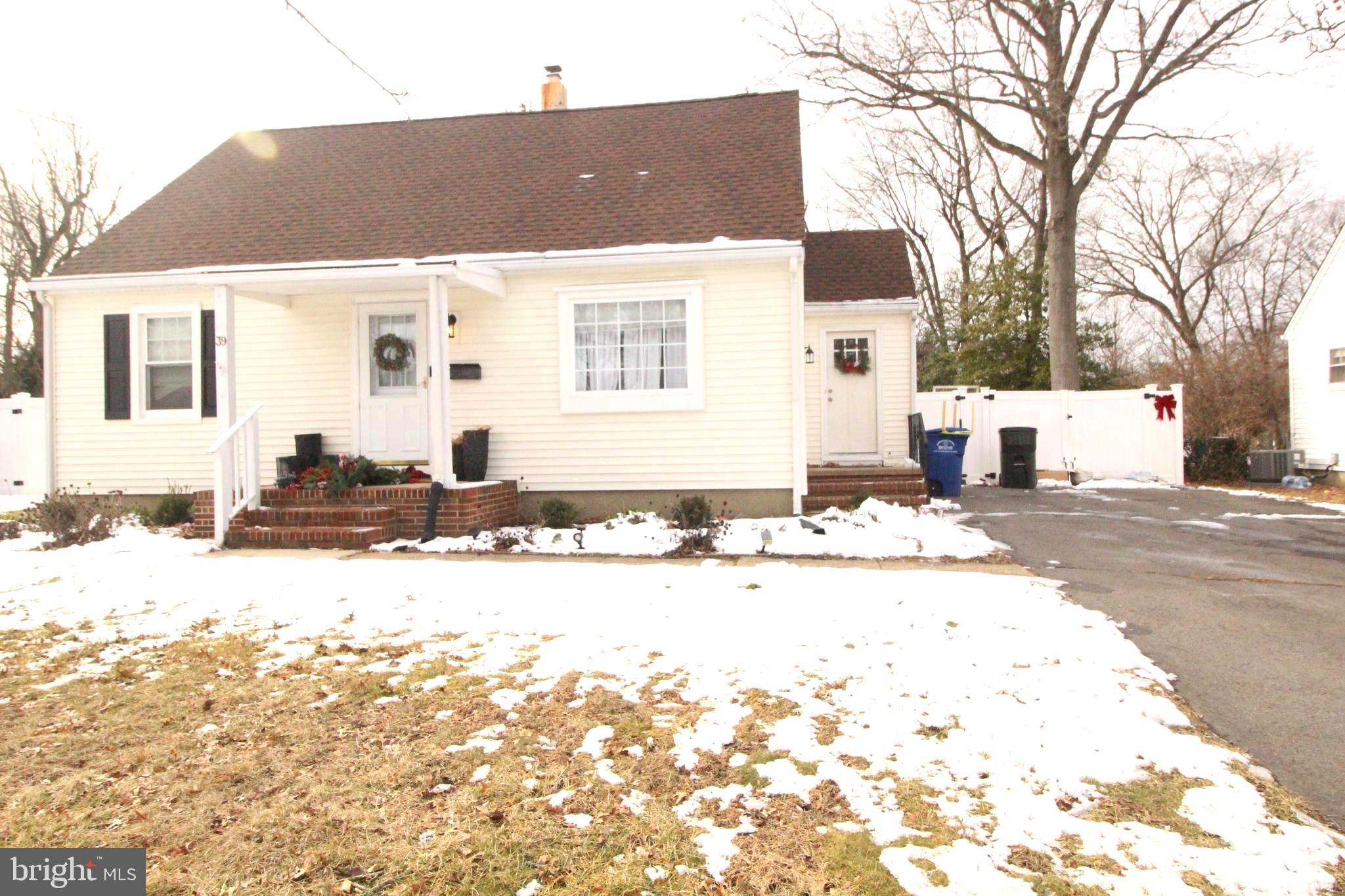 39 CHARLES BOSSERT DR